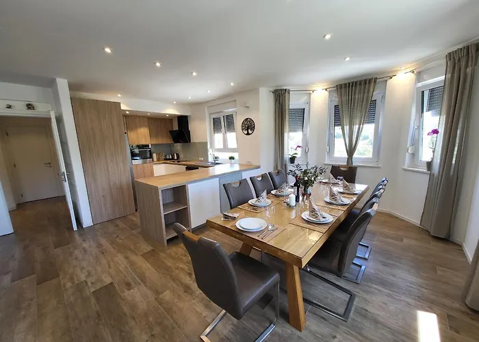 Melisa 아파트 풀라