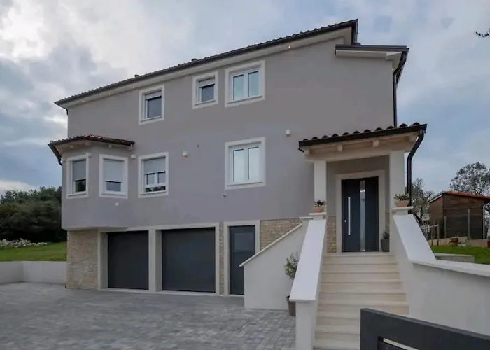 Melisa 아파트 풀라