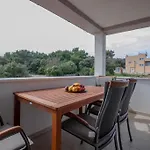 Melisa *